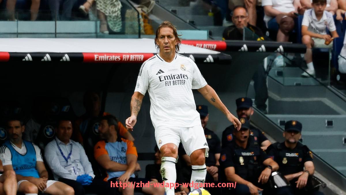 问鼎娱乐官网-法甲赛季变化解析：制度改革与规则调整对球队影响几何